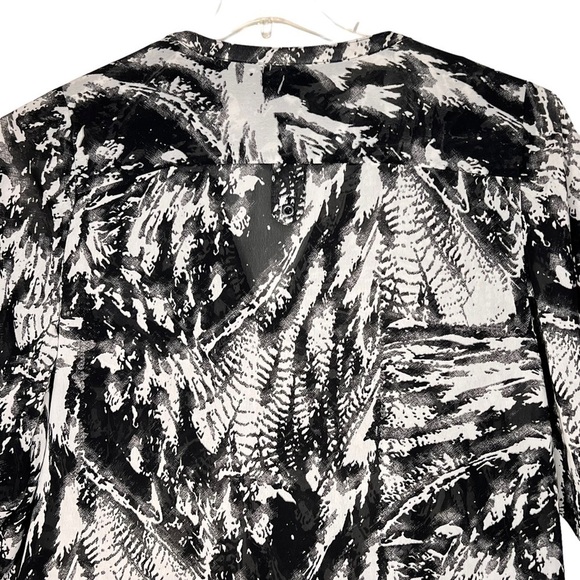 Lane Bryant Blouse Plus Size 22 24 3X Black White Print V Neck Roll Tab Sleeves - Picture 7 of 14